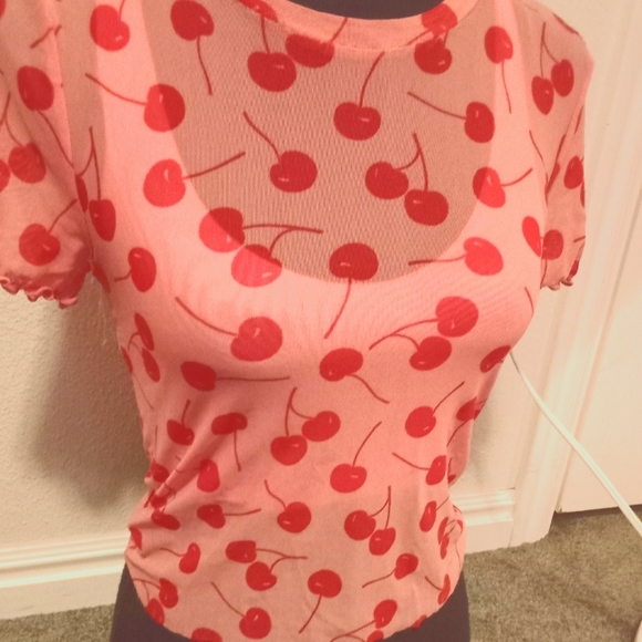 Mesh cherry crop top - Picture 2 of 2